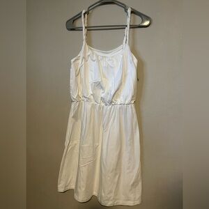 Elegant White Sleeveless Dress